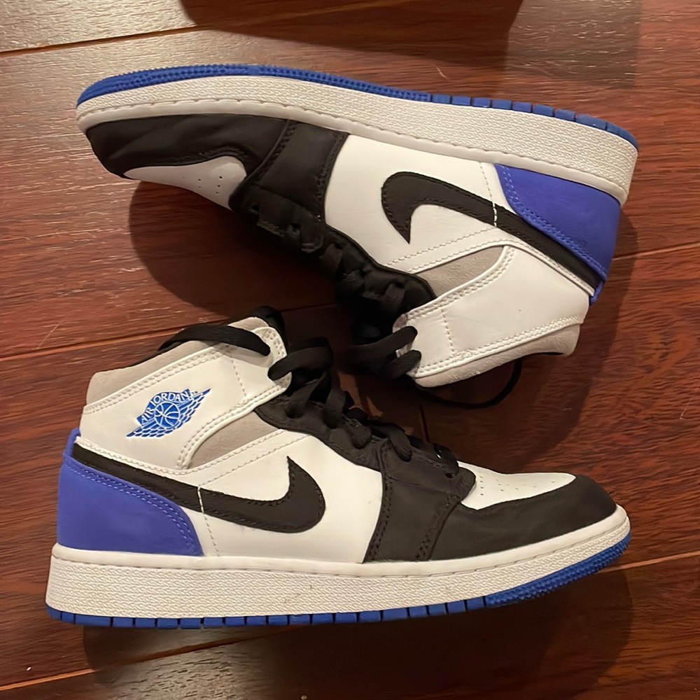 Nike Air Jordan 1 Mids sz 5Y